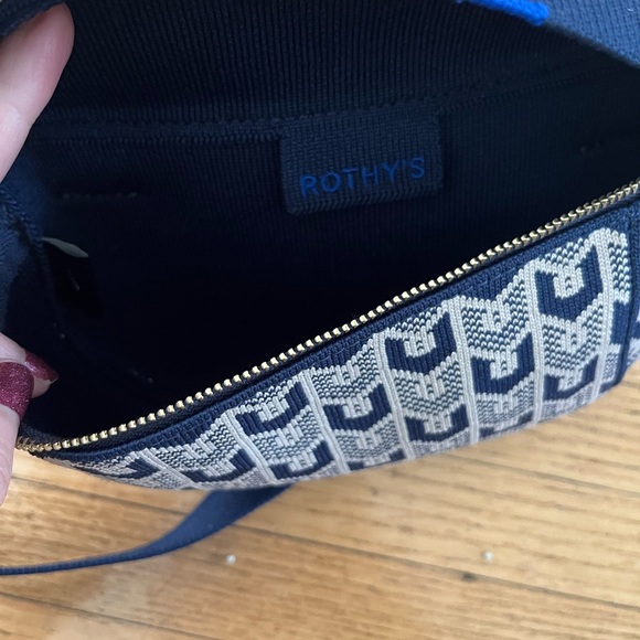 Rothy’s Adjustable Fanny Pack - Rare! - Picture 4 of 4